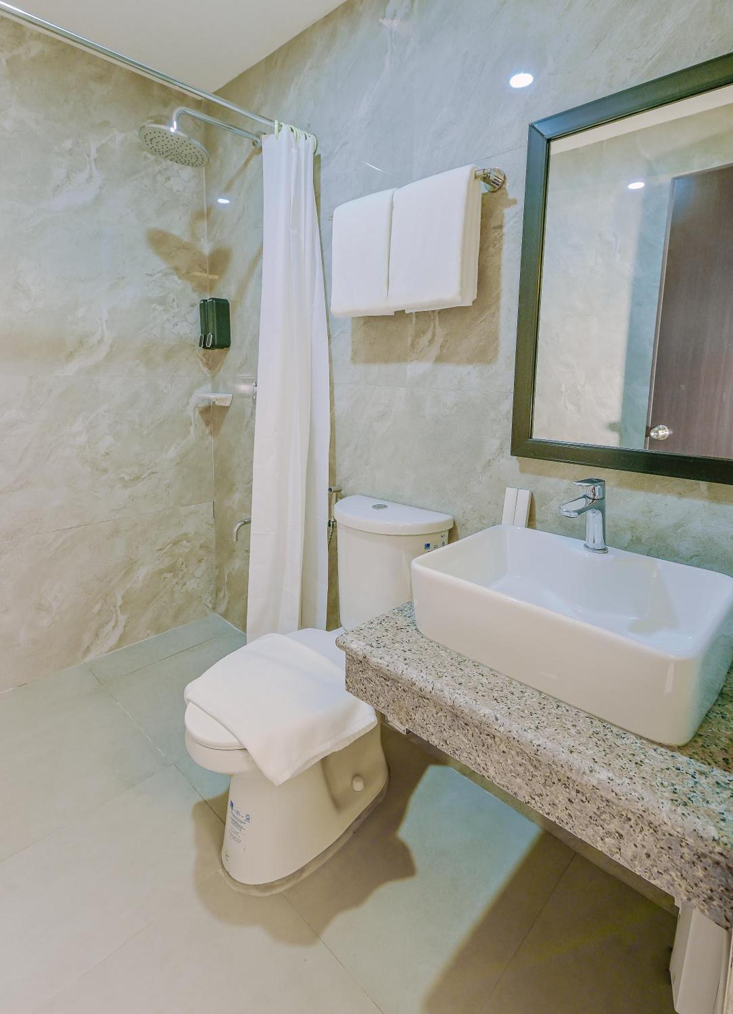 Monaco Hotel Taytay  Bagian luar foto