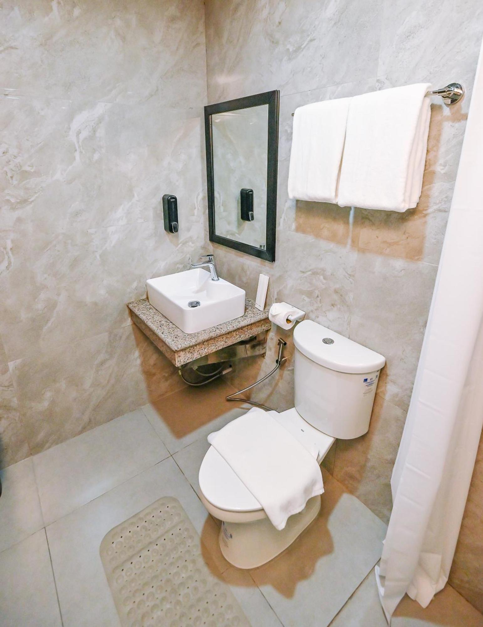 Monaco Hotel Taytay  Bagian luar foto