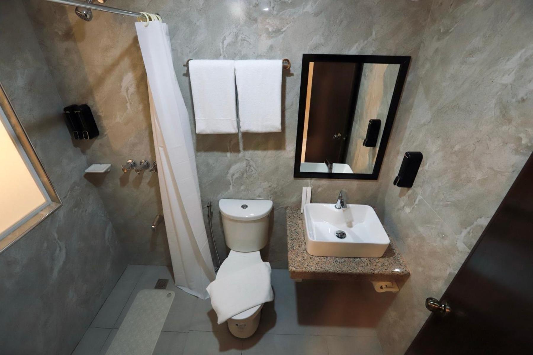 Monaco Hotel Taytay  Bagian luar foto